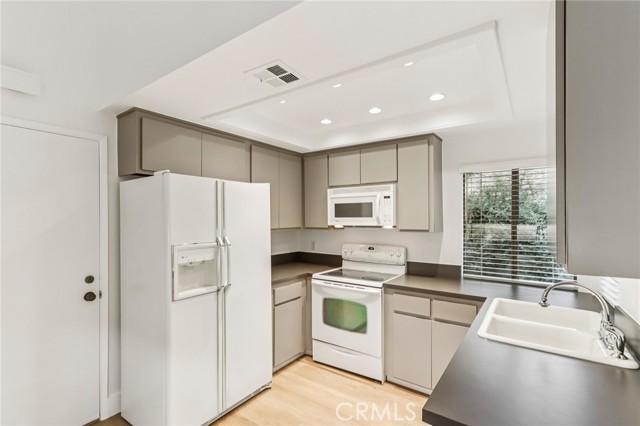 Detail Gallery Image 12 of 37 For 2542 Miramonte Cir #C,  Palm Springs,  CA 92264 - 3 Beds | 2/1 Baths