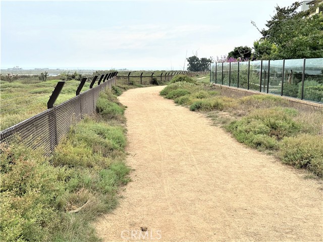 5032 Dorado Drive, Huntington Beach CA: https://media.crmls.org/medias/1cb4c618-9ab0-4c29-baee-18c0222991b3.jpg