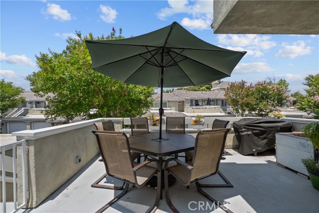 23957 Arroyo Park Drive, Valencia CA: https://media.crmls.org/medias/1cb6563c-4fb2-43b4-845b-d9346263116f.jpg