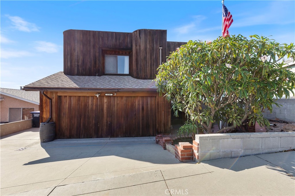 1145 Knoll Drive