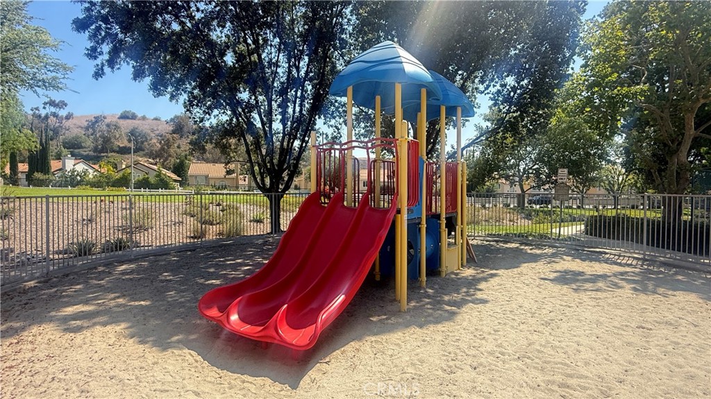 https://media.crmls.org/medias/1cb66189-ec89-49d0-b4fa-5dd759021c6c.jpg?preset=X-Large