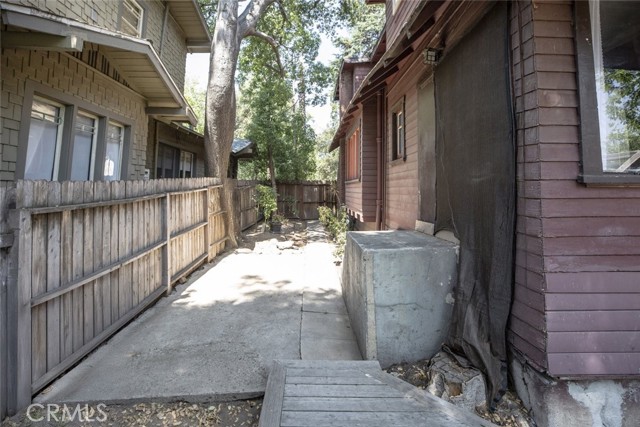 1010 N Madison Avenue, Pasadena CA: https://media.crmls.org/medias/1cb680ae-6f5b-40b7-8d83-fdac3bada1ab.jpg