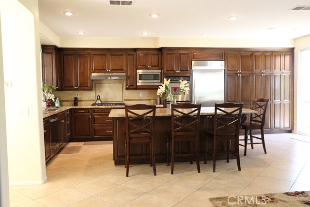 Detail Gallery Image 2 of 10 For 1730 W Alps Dr, Upland,  CA 91784 - 5 Beds | 3 Baths