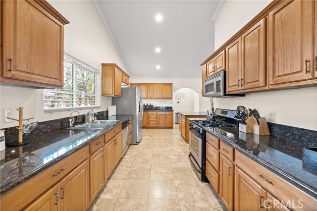 6045 Sausalito Avenue, Woodland Hills CA: https://media.crmls.org/medias/1cb7727c-e220-47b1-90e7-5e50fb55e240.jpg