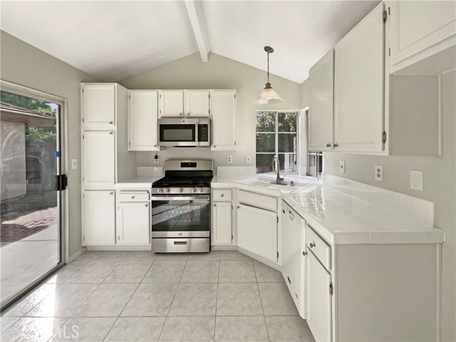 Detail Gallery Image 11 of 18 For 30497 Iron Bark Ct, Temecula,  CA 92591 - 2 Beds | 2 Baths