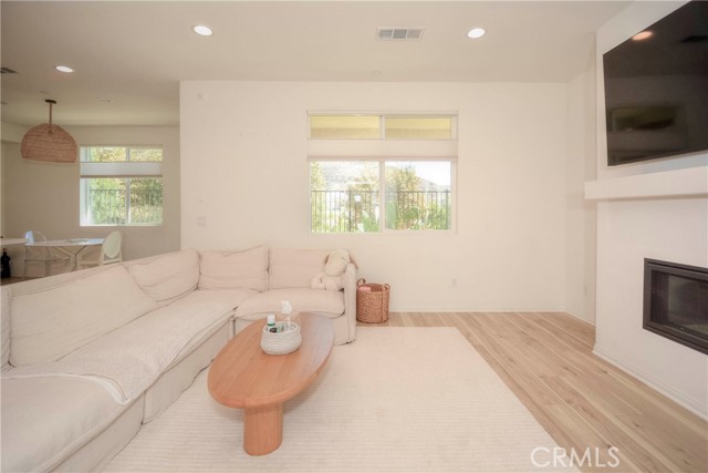 Detail Gallery Image 5 of 46 For 24218 Hillcrest, Corona,  CA 92883 - 3 Beds | 2/1 Baths