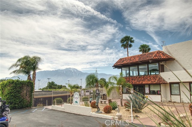 Image 25 of 32 For 9839 9839 Warwick Dr