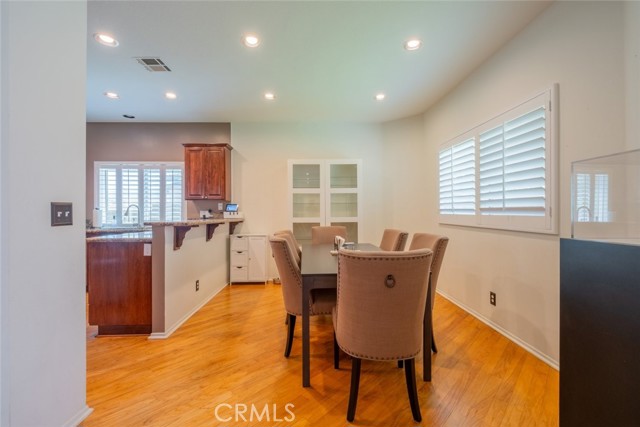 Detail Gallery Image 13 of 30 For 29231 Mammoth Ln, Canyon Country,  CA 91387 - 3 Beds | 3 Baths