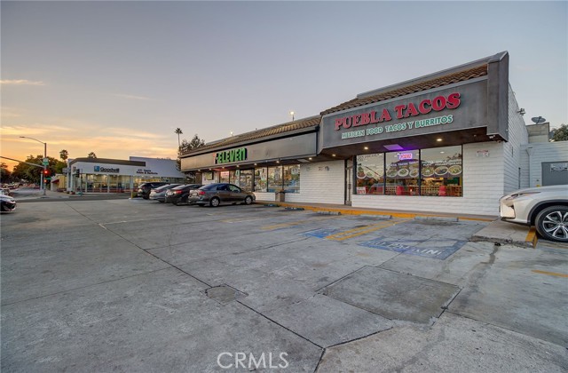 690 N Lake Ave, Pasadena, CA 91104