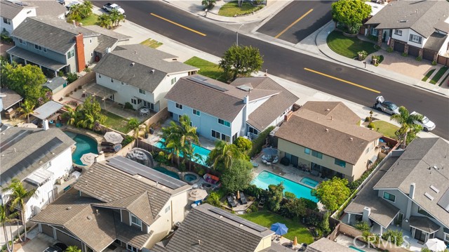 Detail Gallery Image 33 of 49 For 8381 Deepview Dr, Huntington Beach,  CA 92646 - 5 Beds | 3 Baths