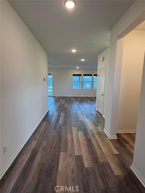 Detail Gallery Image 10 of 31 For 4009 Elderberry, Lake Elsinore,  CA 92530 - 5 Beds | 2/1 Baths