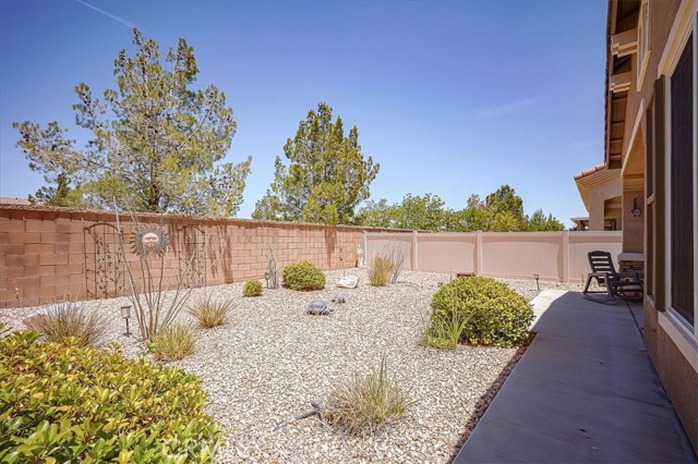 19472 Crystal Springs Lane, Apple Valley CA: https://media.crmls.org/medias/1cbdd3dc-05a0-4dc7-98a1-0f58c067bd66.jpg