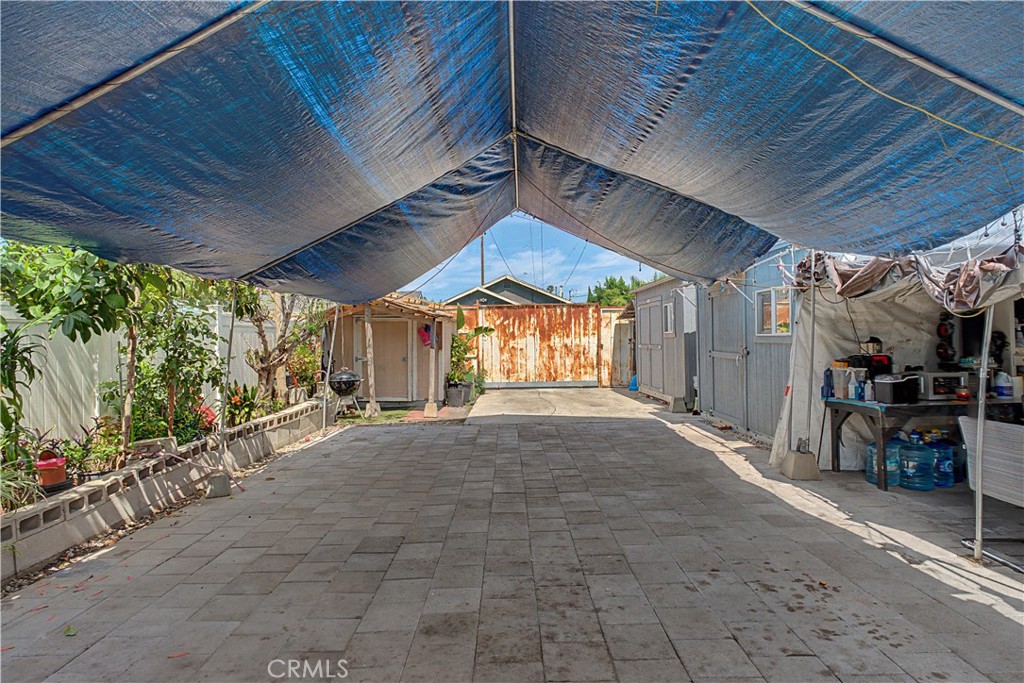 https://media.crmls.org/medias/1cbdd5d1-d7c6-4a75-8459-a0daec93eef2.jpg?preset=X-Large