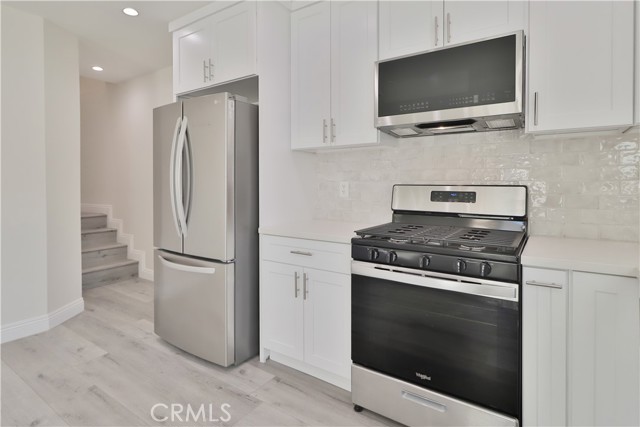 22133 1/2 Victory Boulevard, Canoga Park CA: https://media.crmls.org/medias/1cbdfd9a-d6ad-450c-826e-6ce871f42192.jpg