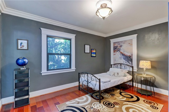 223 N St Andrews Place, Los Angeles CA: https://media.crmls.org/medias/1cbe7c38-6ca8-4afa-94cd-605e38881752.jpg