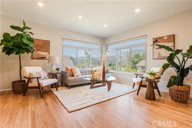 Detail Gallery Image 3 of 20 For 1826 Bara Rd, Glendale,  CA 91208 - 3 Beds | 2 Baths