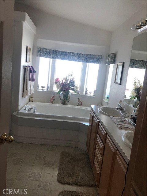 42850 Hill Top Drive, Banning CA: https://media.crmls.org/medias/1cbf0236-5a99-4191-846c-255874352cac.jpg