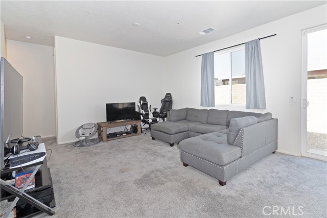 13212 Sixth Ave Avenue, Victorville CA: https://media.crmls.org/medias/1cbf41e6-5f6f-485b-95d6-c64297e0e065.jpg