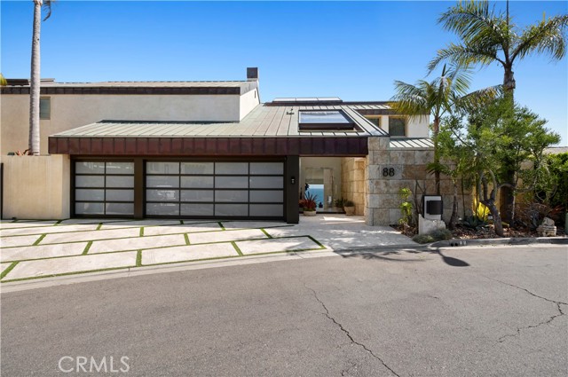 Detail Gallery Image 2 of 11 For 88 Emerald, Laguna Beach,  CA 92651 - 5 Beds | 6/1 Baths