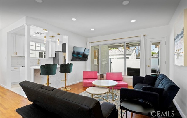 Detail Gallery Image 4 of 23 For 13831 Bessemer, Valley Glen,  CA 91401 - 3 Beds | 2 Baths