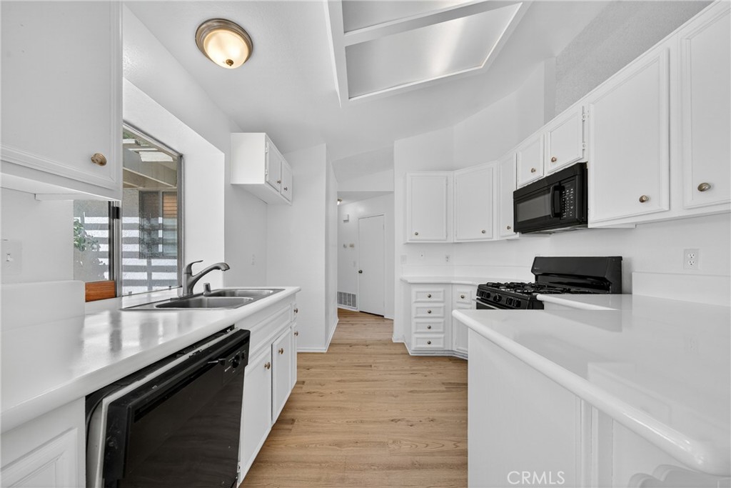 MLS #OC25244729 image #17