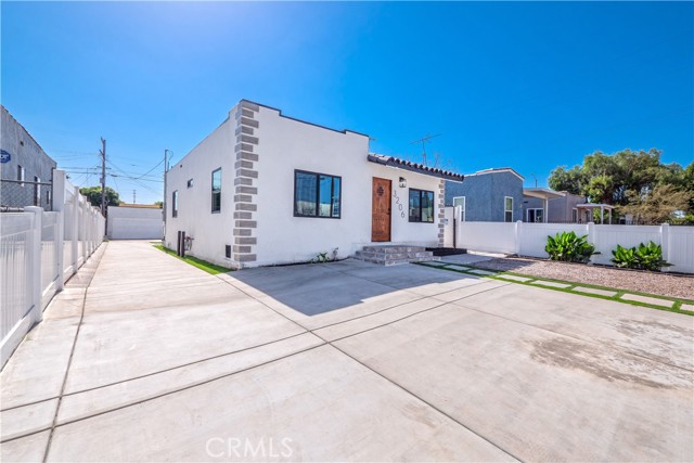 3 ON A LOT/ HOME & 2 CASITAS!!