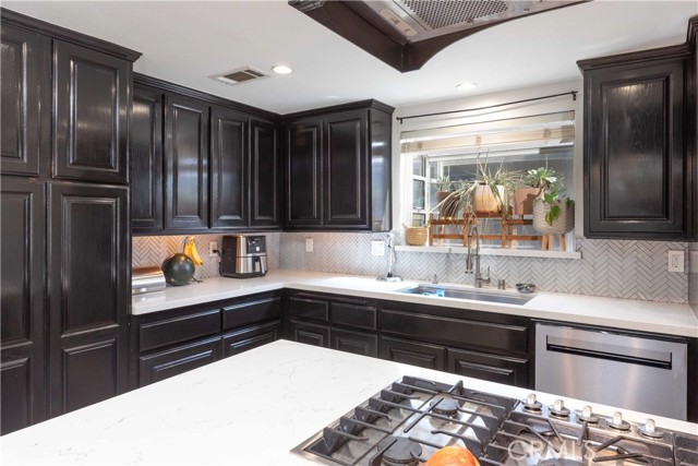 19922 Carmania Lane, Huntington Beach CA: https://media.crmls.org/medias/1cc31a2e-a4b6-433b-a85a-15344fe23da7.jpg