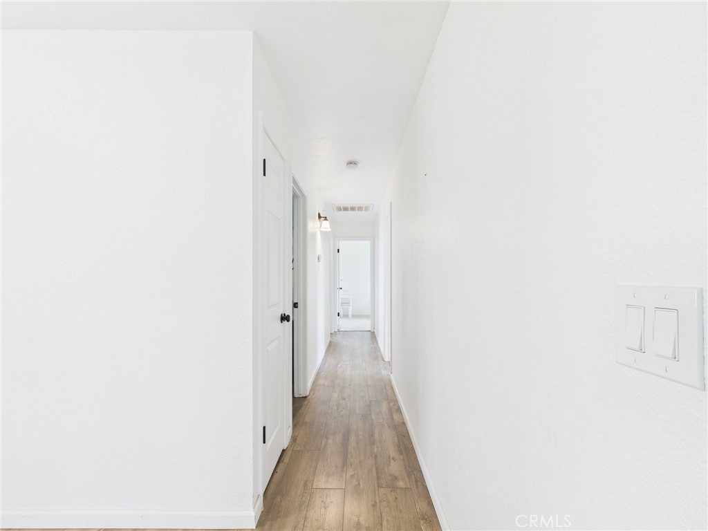 https://media.crmls.org/medias/1cc38365-73d0-4d8c-b381-bb8063bebddb.jpg?preset=X-Large