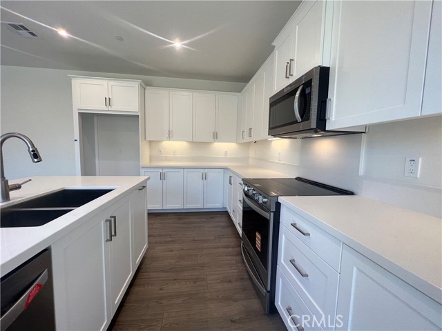 16036 Olivas Lane, Fontana CA: https://media.crmls.org/medias/1cc38a22-9c82-48e1-a218-4a7766f95019.jpg