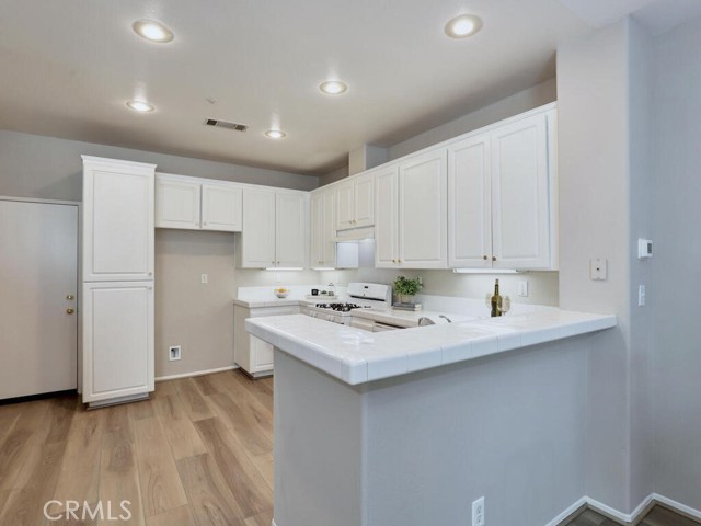 Detail Gallery Image 9 of 39 For 452 N Bloomberry #B,  Orange,  CA 92869 - 3 Beds | 2/1 Baths