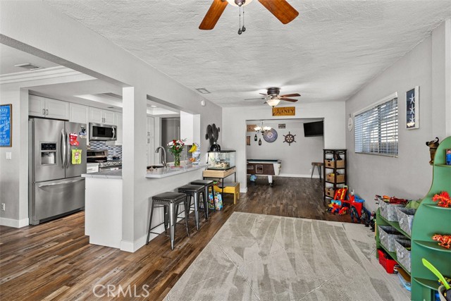 Detail Gallery Image 12 of 45 For 30698 Long Point, Canyon Lake,  CA 92587 - 3 Beds | 2 Baths