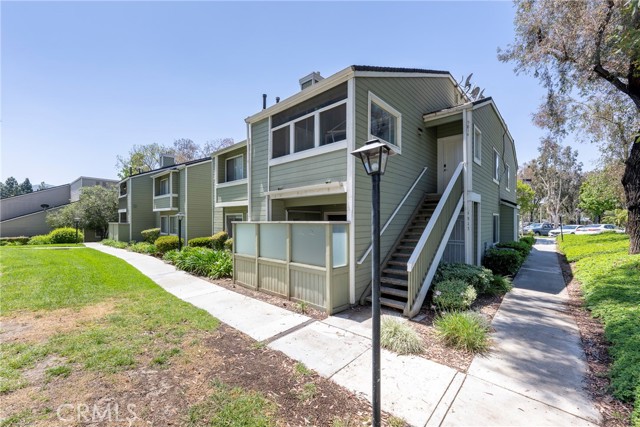Detail Gallery Image 6 of 44 For 5812 Old Village Rd #212,  Yorba Linda,  CA 92887 - 3 Beds | 2 Baths