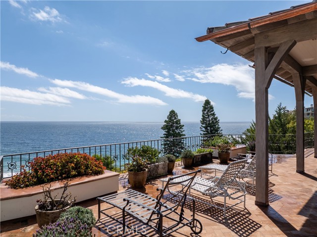 Detail Gallery Image 25 of 39 For 154 Emerald, Laguna Beach,  CA 92651 - 6 Beds | 7/2 Baths