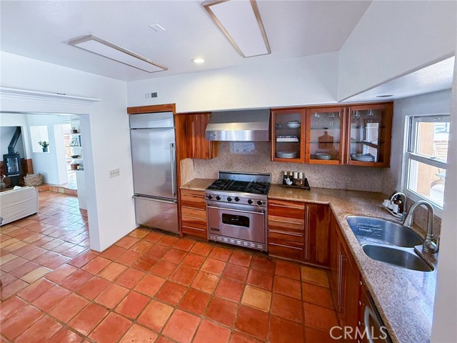 Kitchen Showing Sink and Appliances Kitchen Showing Sink and Appliances