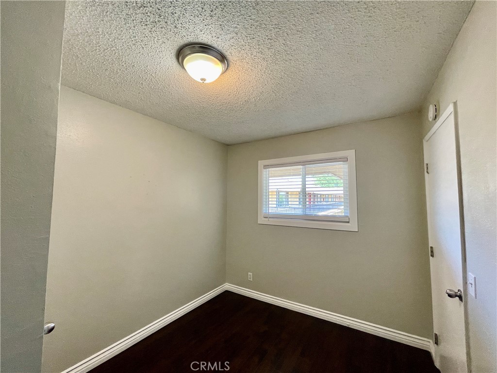 https://media.crmls.org/medias/1cc5d9ac-2b72-4836-9501-6ea7b7ee1fb7.jpg?preset=X-Large