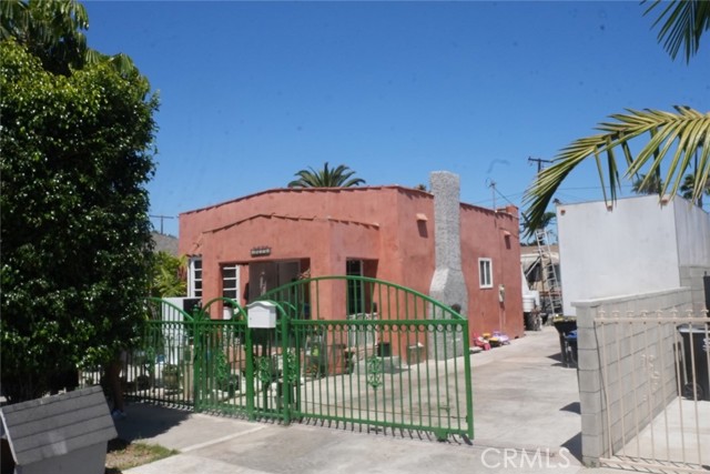 16204 S Bradfield Avenue, Compton CA: https://media.crmls.org/medias/1cc6b6df-967d-46c0-a0cd-25969fa10a30.jpg
