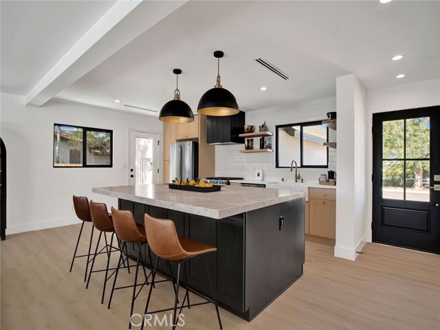 6667 Royer Avenue, West Hills CA: https://media.crmls.org/medias/1cc7a2ee-d1d4-49d3-85a1-d1cb4d04f8ee.jpg