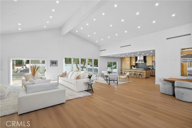 4230 Alonzo Avenue, Encino CA: https://media.crmls.org/medias/1cc7e426-b406-4b34-9bbc-4bfb40bc38b7.jpg
