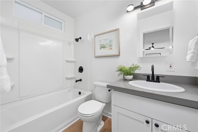 Detail Gallery Image 19 of 31 For 502 36th a,  Newport Beach,  CA 92663 - 2 Beds | 2 Baths