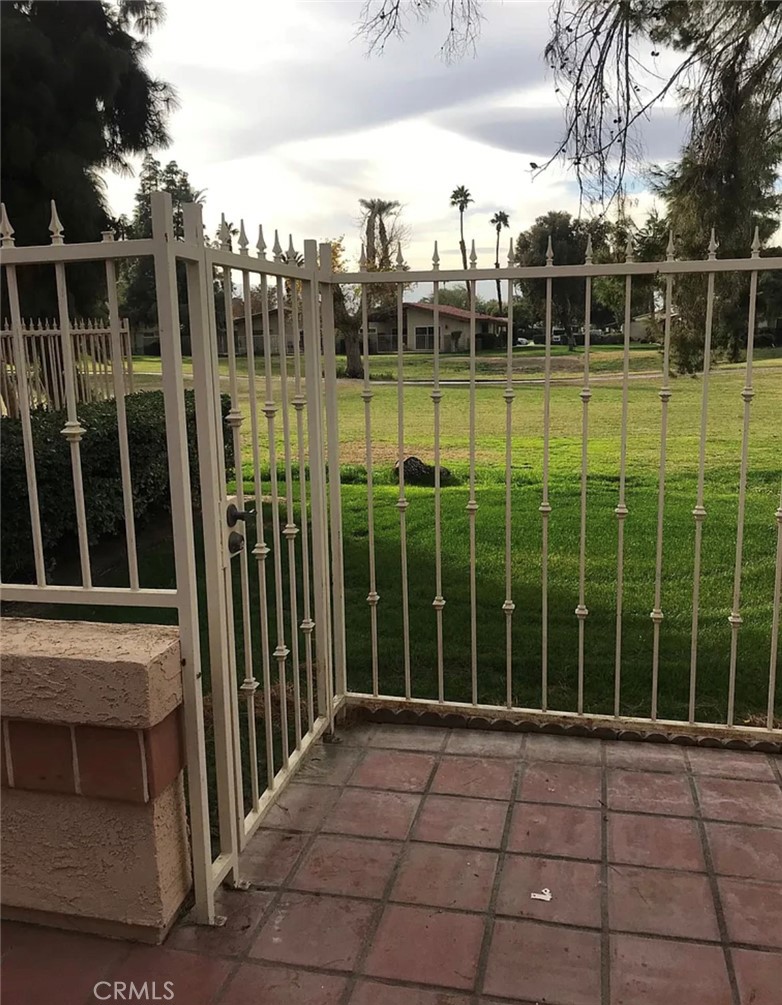 https://media.crmls.org/medias/1cca8405-3a34-4127-9915-dd9282e89b9d.jpg?preset=X-Large