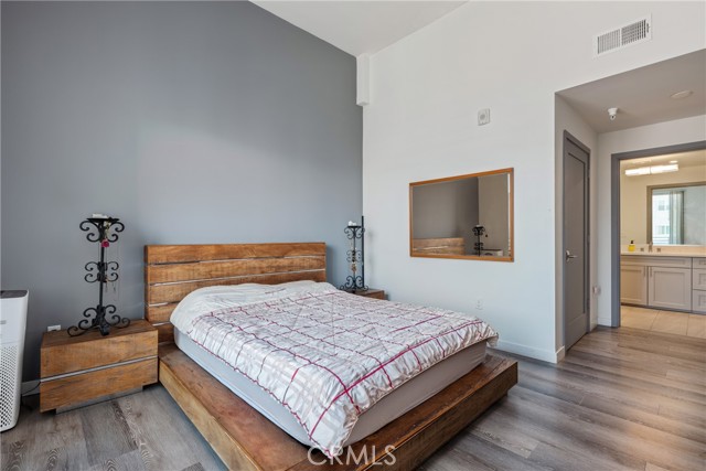 1055 S Serrano Avenue, Los Angeles CA: https://media.crmls.org/medias/1ccac491-ce6f-4125-b567-96c66129fd38.jpg
