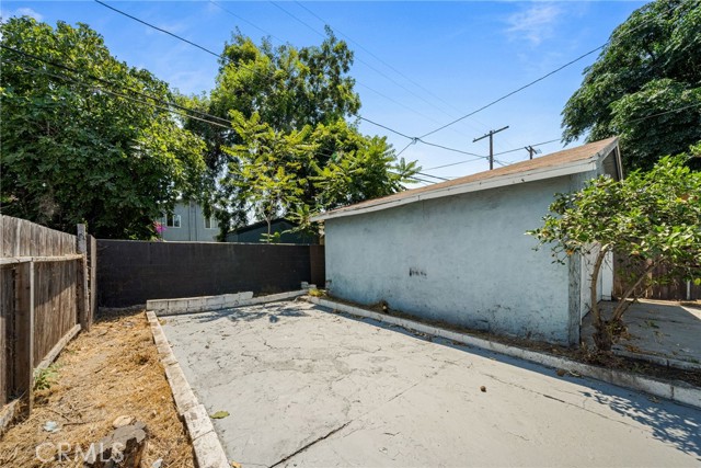 122 E 83rd Street, Los Angeles CA: https://media.crmls.org/medias/1ccacfb3-244d-4196-9acb-3f8cb00f4d62.jpg