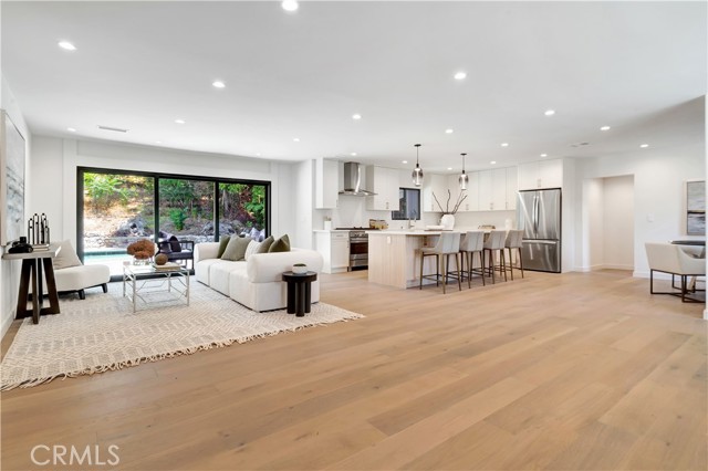 Detail Gallery Image 4 of 28 For 4830 Hasekian Dr, Tarzana,  CA 91356 - 4 Beds | 4/1 Baths