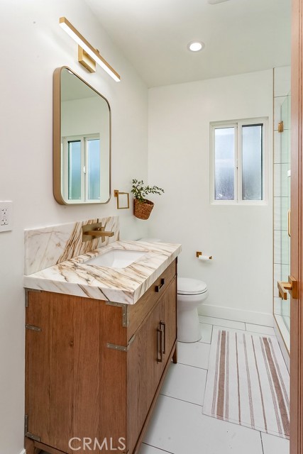 Detail Gallery Image 12 of 16 For 1000 Indiana Ave, Venice,  CA 90291 - 3 Beds | 2 Baths