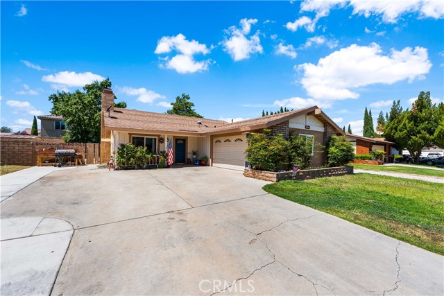 Detail Gallery Image 1 of 33 For 43019 Bloomingpark St, Lancaster,  CA 93536 - 4 Beds | 2 Baths