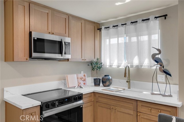 1123 E Ocean Blvd, Long Beach CA: https://media.crmls.org/medias/1cce1a35-00df-4ef9-947f-66846136e468.jpg