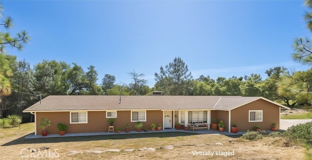 31200 Revis Road, Coarsegold CA: https://media.crmls.org/medias/1cce24f9-8c40-424a-8e02-ea944d33ab1c.jpg