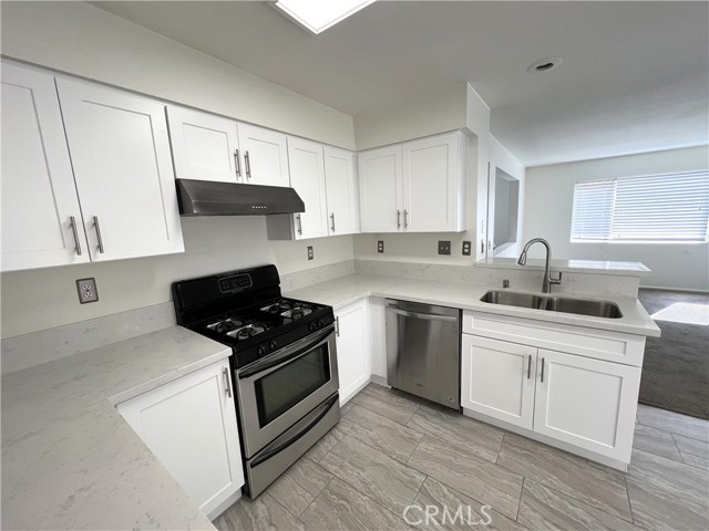 Detail Gallery Image 2 of 43 For 934 Primrose Ln, Corona,  CA 92878 - 4 Beds | 2/1 Baths