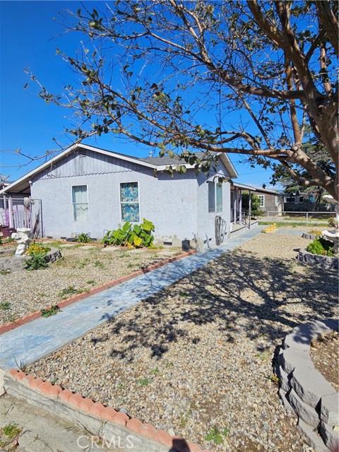 Detail Gallery Image 3 of 20 For 18256 Bohnert Ave, Rialto,  CA 92377 - 2 Beds | 1 Baths