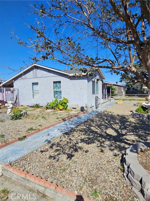 Detail Gallery Image 3 of 20 For 18256 Bohnert Ave, Rialto,  CA 92377 - 2 Beds | 1 Baths